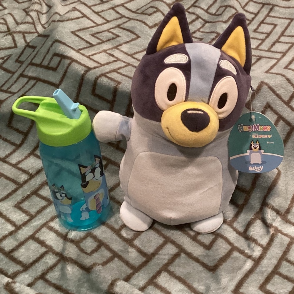 NWT BLUEY SQUISHMALLOW PLUSH & NWT BLUEY WATER BOTTLE 2pc BUNDLE